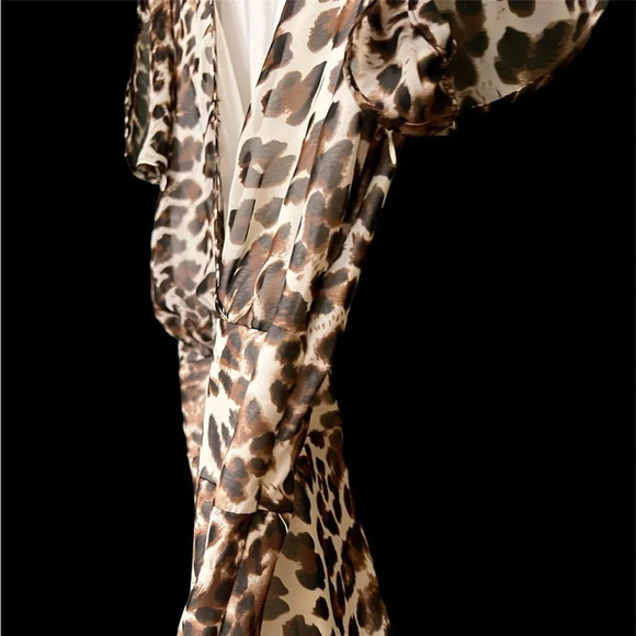 NWOT leopard print top with lace trim. - Picture 4 of 7